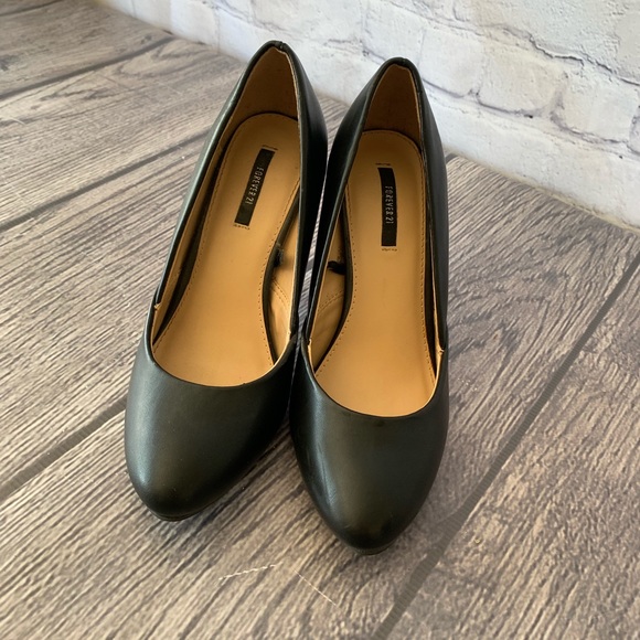Forever 21 Black Pump Heels - Picture 1 of 4
